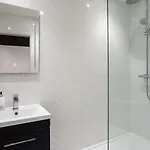 Luxury Woodsmill View - On The River - With Balcony - Recently Refurbished * 요크