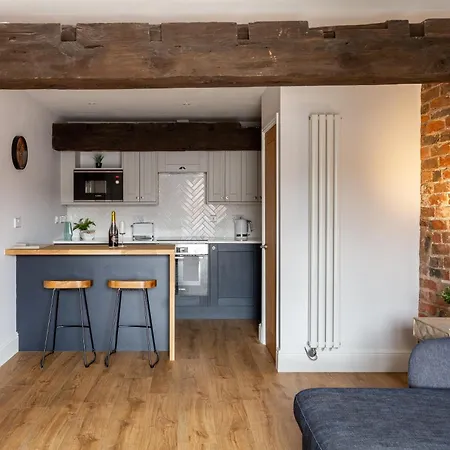 Luxury Woodsmill View - On The River - With Balcony - Recently Refurbished 요크