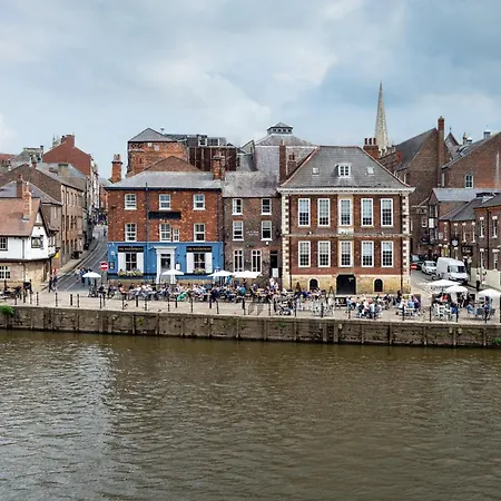 Holiday home Luxury Woodsmill View - On The River - With Balcony - Recently Refurbished York