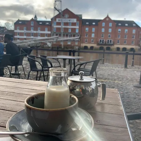 Luxury Woodsmill View - On The River - With Balcony - Recently Refurbished *