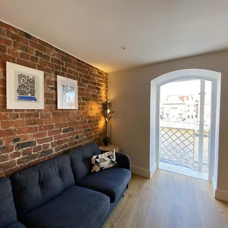 Luxury Woodsmill View - On The River - With Balcony - Recently Refurbished *