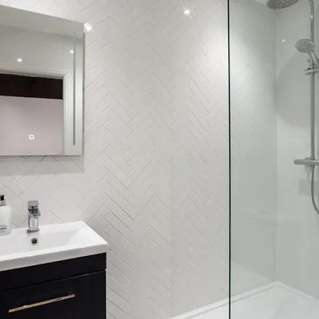 Luxury Woodsmill View - On The River - With Balcony - Recently Refurbished * York