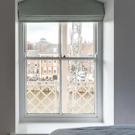 Luxury Woodsmill View - On The River - With Balcony - Recently Refurbished York