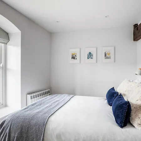 Luxury Woodsmill View - On The River - With Balcony - Recently Refurbished Apartment York