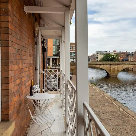 Apartment Luxury Woodsmill View - On The River - With Balcony - Recently Refurbished York