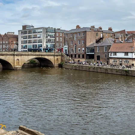 Lejlighed Luxury Woodsmill View - On The River - With Balcony - Recently Refurbished