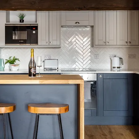 Lejlighed Luxury Woodsmill View - On The River - With Balcony - Recently Refurbished