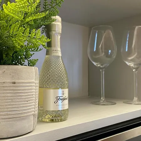 Luxury Woodsmill View - On The River - With Balcony - Recently Refurbished York