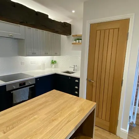 Daire Luxury Woodsmill View - On The River - With Balcony - Recently Refurbished